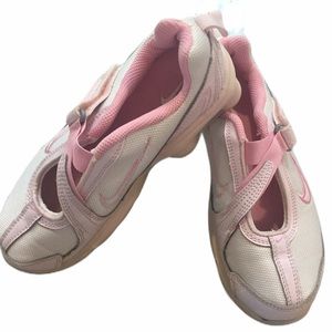 Nike girls shoes